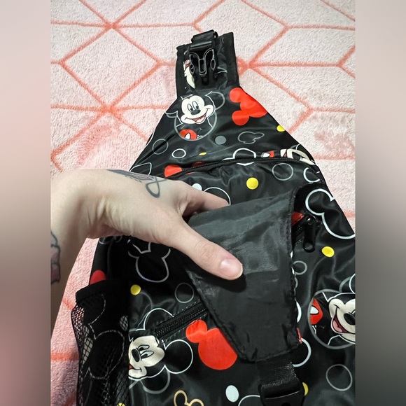 Large Mickey Mouse Sling Bag ✨NWOT✨ - Picture 4 of 7